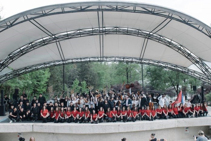Albanie : Performance orchestrale des enfants français et albanais à l’amphithéâtre Tirana